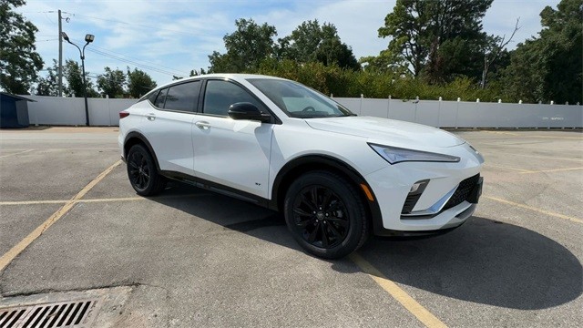 Buick Envista Vehicle Full-screen Gallery Image 02