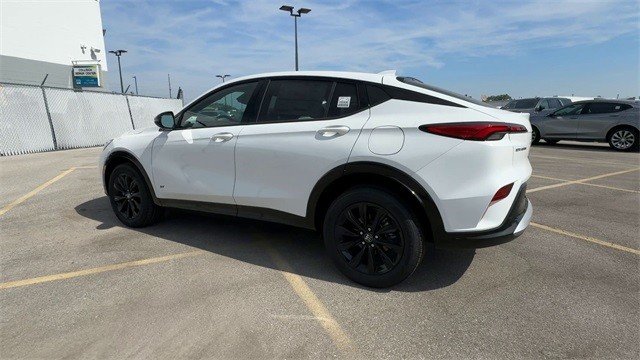 Buick Envista Vehicle Full-screen Gallery Image 06