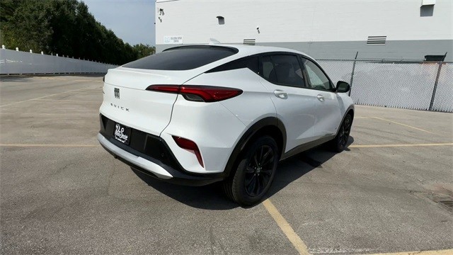 Buick Envista Vehicle Full-screen Gallery Image 08