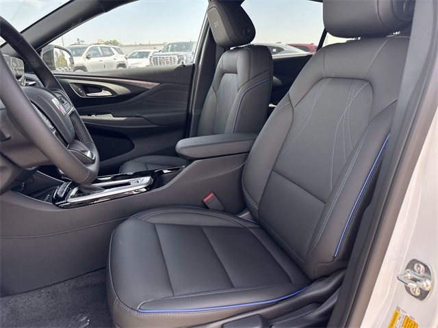 Buick Envista Vehicle Full-screen Gallery Image 11