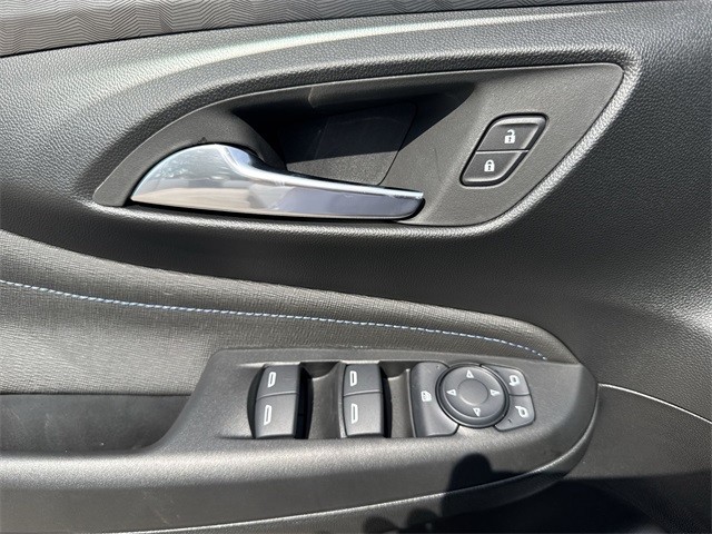 Buick Envista Vehicle Full-screen Gallery Image 13