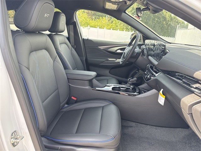 Buick Envista Vehicle Full-screen Gallery Image 23