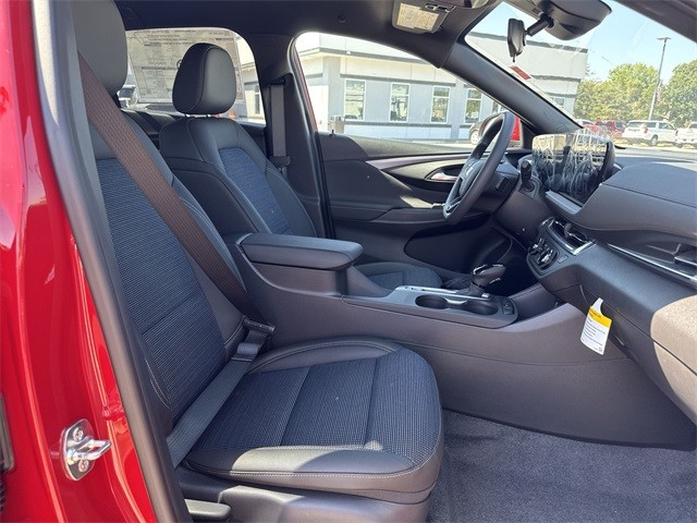 Buick Envista Vehicle Full-screen Gallery Image 23