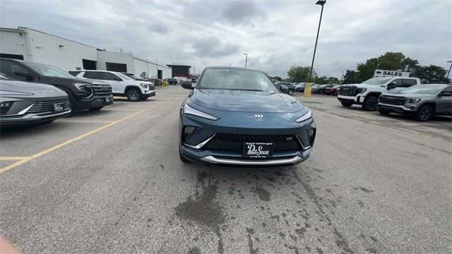 Buick Envista Vehicle Full-screen Gallery Image 03