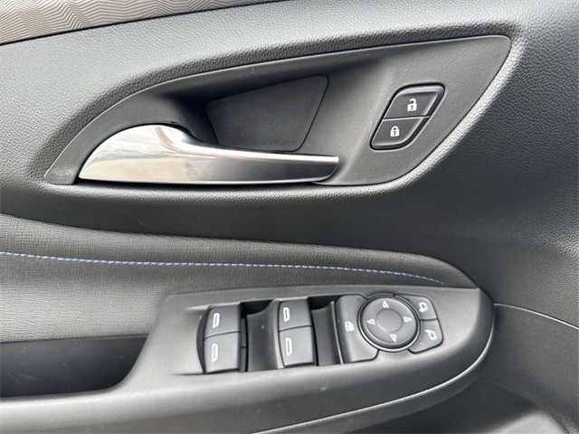 Buick Envista Vehicle Full-screen Gallery Image 13