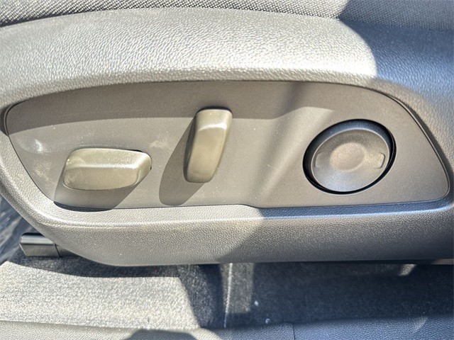 GMC Terrain Vehicle Full-screen Gallery Image 12