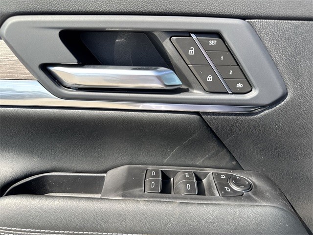 GMC Terrain Vehicle Full-screen Gallery Image 13