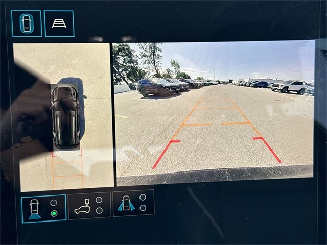 GMC Terrain Vehicle Full-screen Gallery Image 17