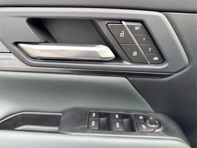 GMC Terrain Vehicle Full-screen Gallery Image 13