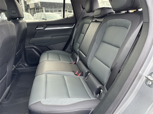 GMC Terrain Vehicle Full-screen Gallery Image 23