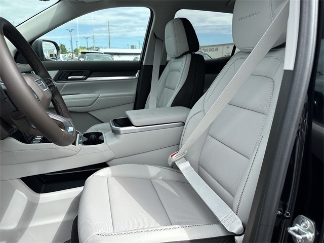 GMC Terrain Vehicle Full-screen Gallery Image 11