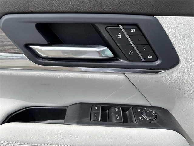 GMC Terrain Vehicle Full-screen Gallery Image 13