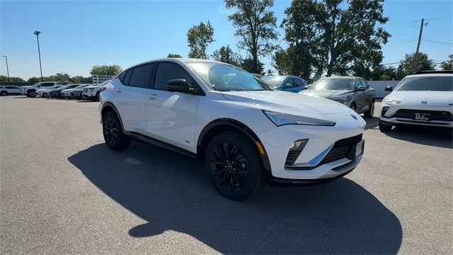 Buick Envista Vehicle Full-screen Gallery Image 02