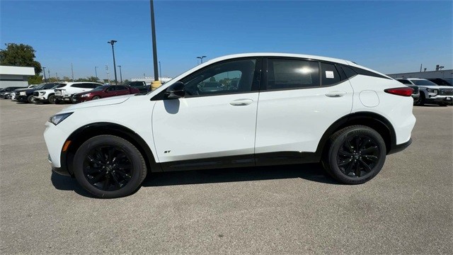 Buick Envista Vehicle Full-screen Gallery Image 05