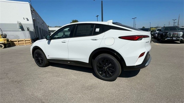 Buick Envista Vehicle Full-screen Gallery Image 06