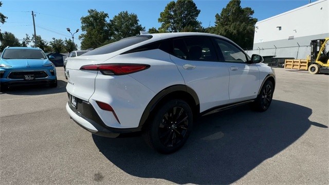 Buick Envista Vehicle Full-screen Gallery Image 08