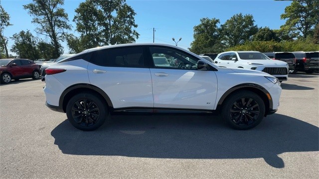 Buick Envista Vehicle Full-screen Gallery Image 09