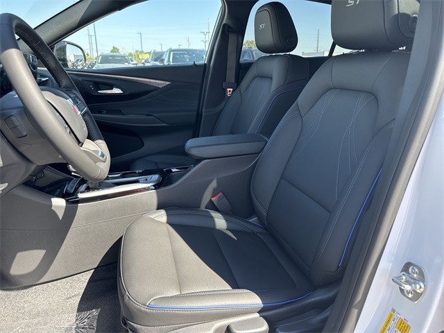 Buick Envista Vehicle Full-screen Gallery Image 11