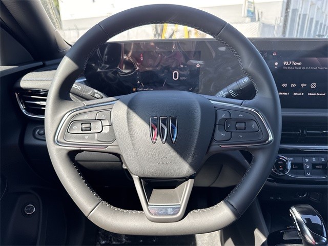 Buick Envista Vehicle Full-screen Gallery Image 14