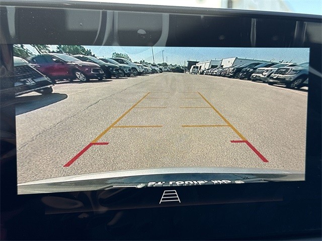 Buick Envista Vehicle Full-screen Gallery Image 17