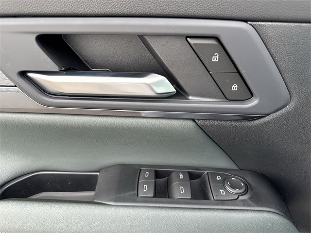 GMC Terrain Vehicle Full-screen Gallery Image 13