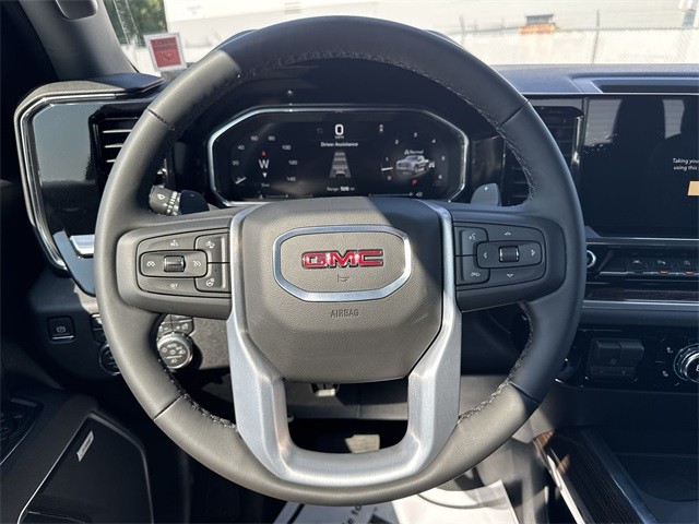 GMC Sierra 1500 Vehicle Full-screen Gallery Image 14