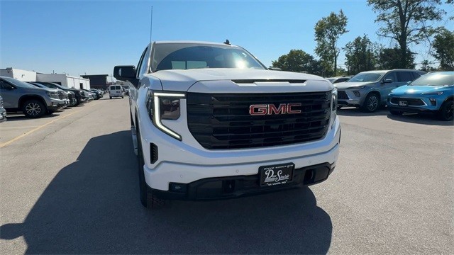 GMC Sierra 1500 Vehicle Full-screen Gallery Image 03