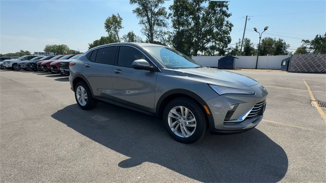 Buick Envista Vehicle Full-screen Gallery Image 02