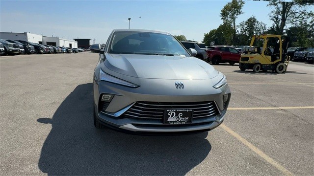 Buick Envista Vehicle Full-screen Gallery Image 03