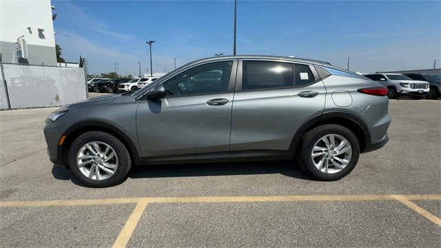 Buick Envista Vehicle Full-screen Gallery Image 05