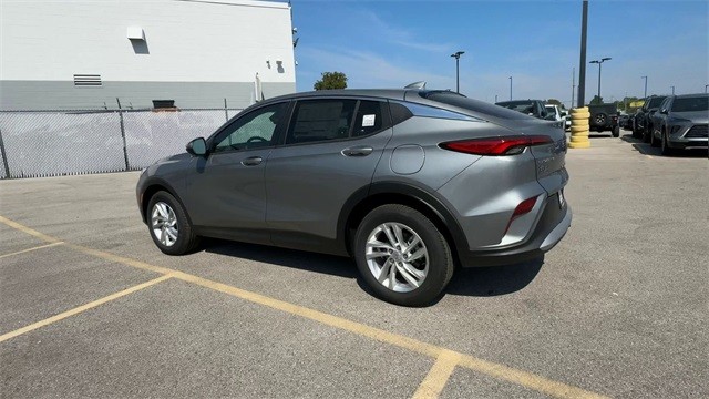 Buick Envista Vehicle Full-screen Gallery Image 06