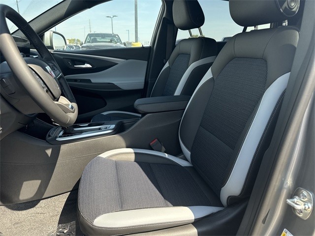 Buick Envista Vehicle Full-screen Gallery Image 11