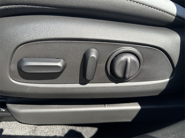 Buick Envista Vehicle Full-screen Gallery Image 12