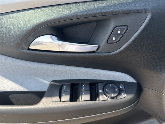 Buick Envista Vehicle Full-screen Gallery Image 13