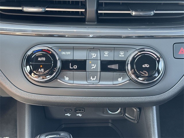 Buick Envista Vehicle Full-screen Gallery Image 18