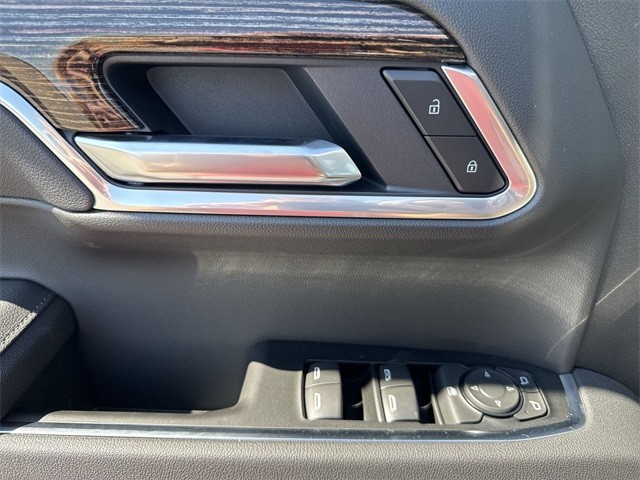 GMC Sierra 1500 Vehicle Full-screen Gallery Image 13