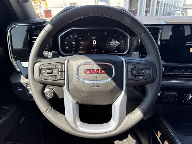 GMC Sierra 1500 Vehicle Full-screen Gallery Image 14