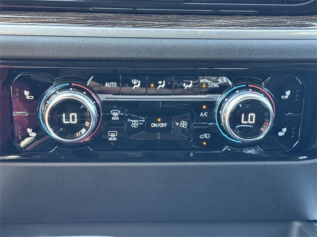 GMC Sierra 1500 Vehicle Full-screen Gallery Image 19