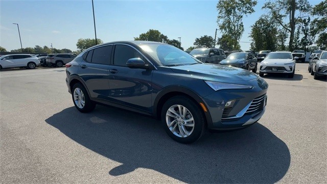 Buick Envista Vehicle Full-screen Gallery Image 02