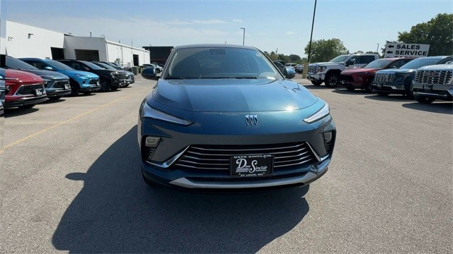 Buick Envista Vehicle Full-screen Gallery Image 03