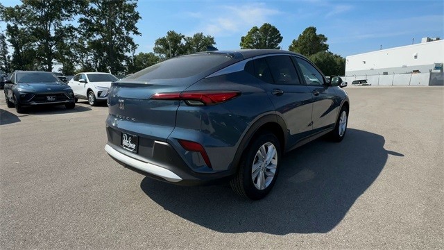 Buick Envista Vehicle Full-screen Gallery Image 08