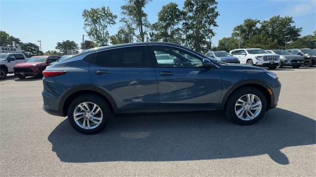 Buick Envista Vehicle Full-screen Gallery Image 09