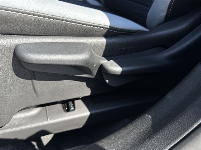 Buick Envista Vehicle Full-screen Gallery Image 12