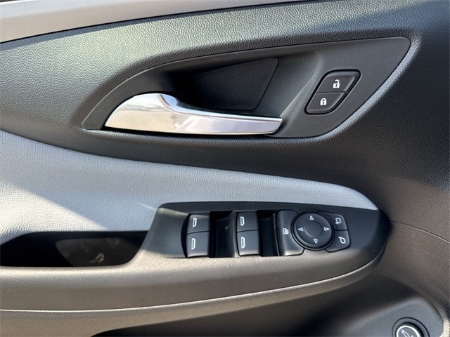 Buick Envista Vehicle Full-screen Gallery Image 13