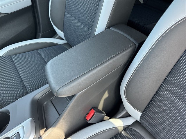 Buick Envista Vehicle Full-screen Gallery Image 20