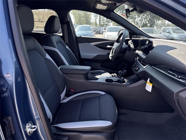 Buick Envista Vehicle Full-screen Gallery Image 23