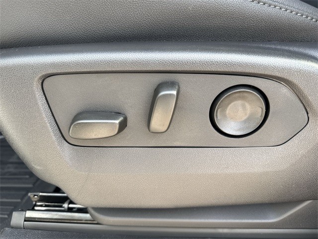 GMC Sierra 1500 Vehicle Full-screen Gallery Image 12