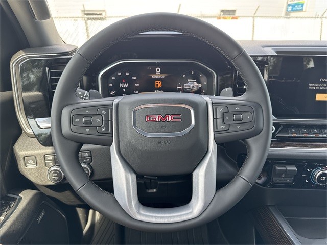 GMC Sierra 1500 Vehicle Full-screen Gallery Image 14