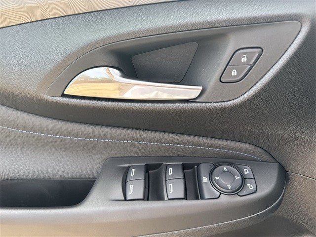 Buick Envista Vehicle Full-screen Gallery Image 13