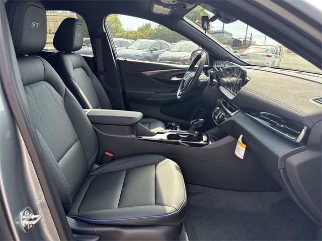 Buick Envista Vehicle Full-screen Gallery Image 23